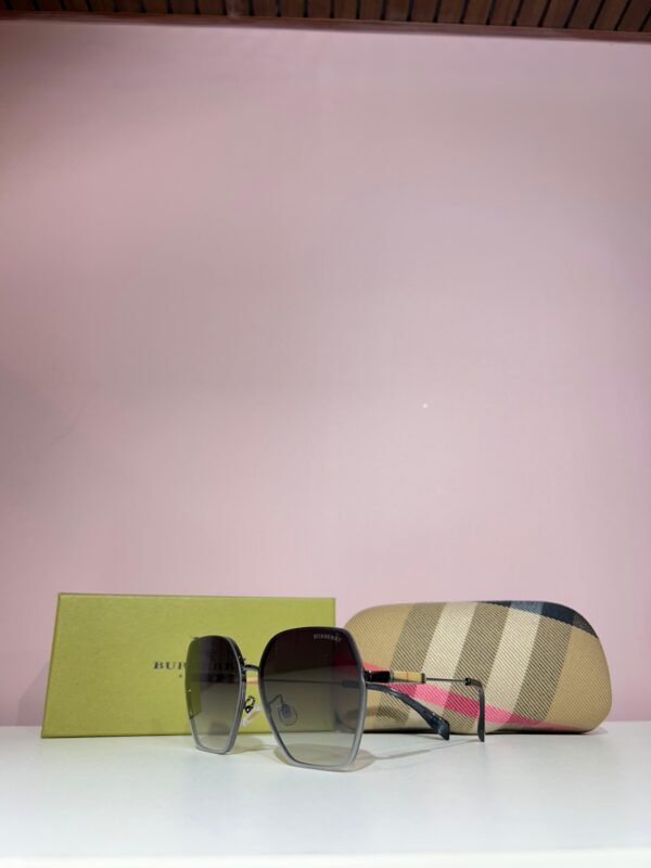 Burberry Premium Imported Goggles - Image 2