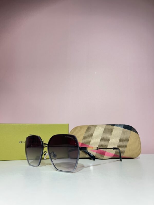 Burberry Premium Imported Goggles - Image 2