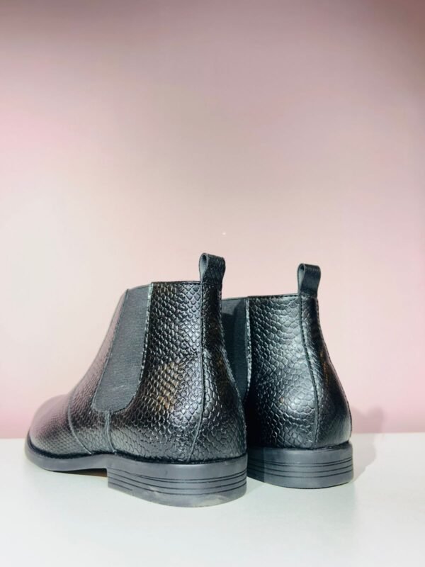 Coach - Image 4