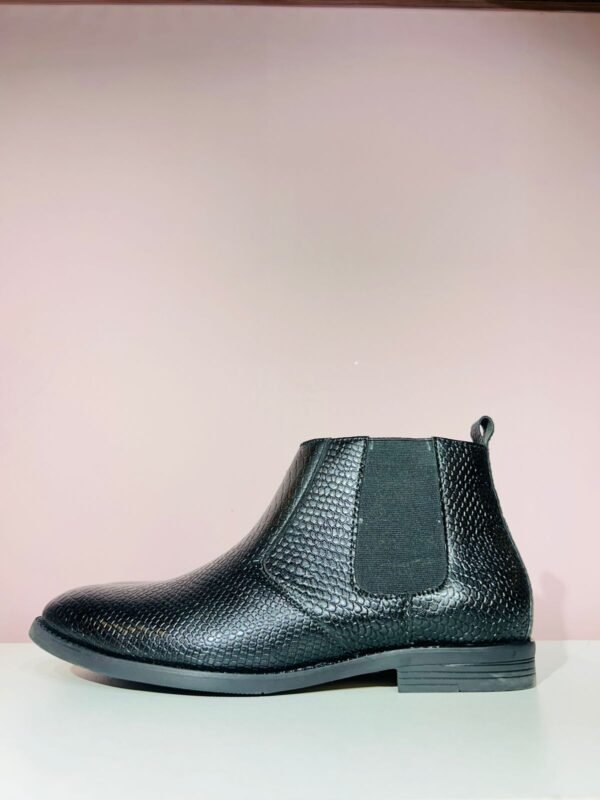 Coach - Image 3