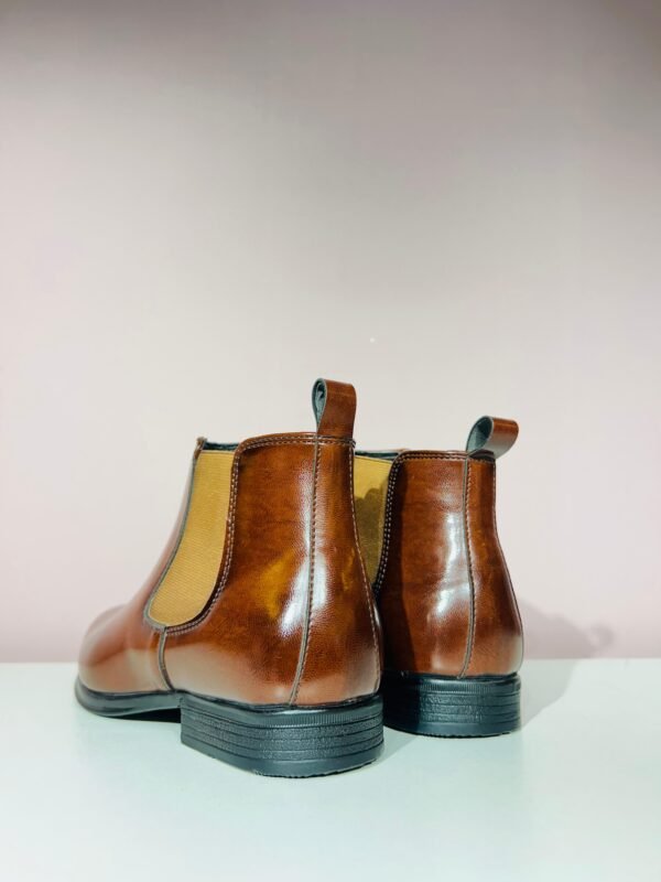 Coach - Image 3